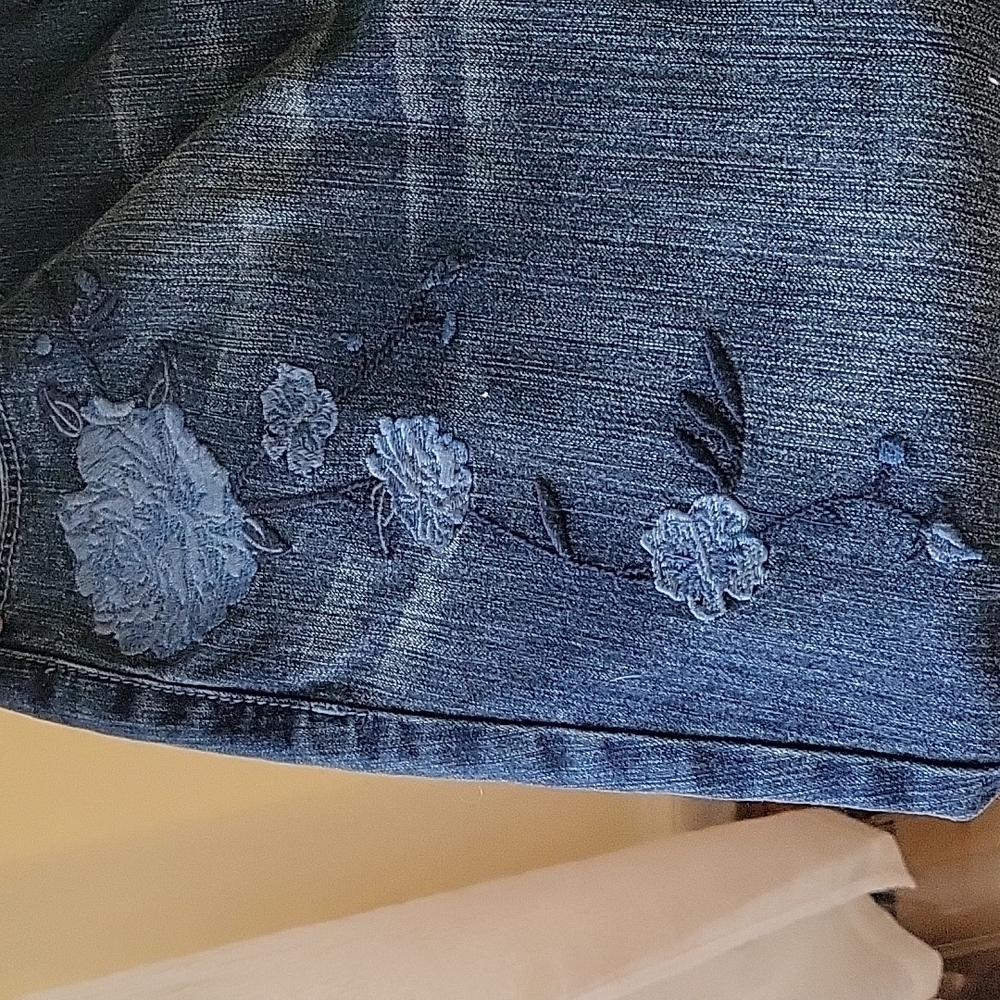 Gloria Vanderbilt, Size 16, Denim Jeans Capri,  Floral Accents